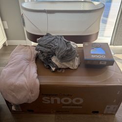 Snoo Smart Sleeper Bassinet & Bedding