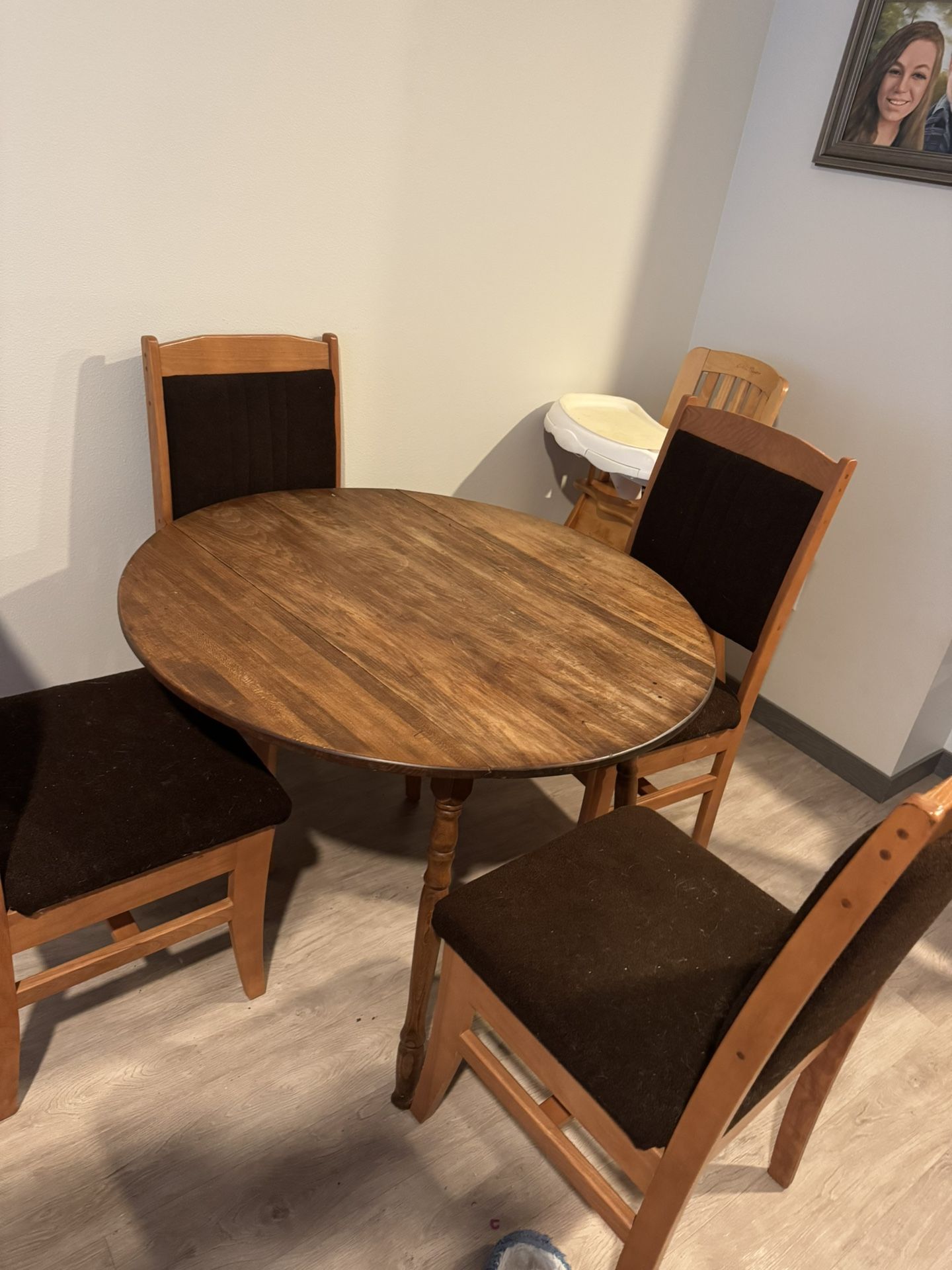 5 Seat Woden Dining Table All Chairs Have Storage