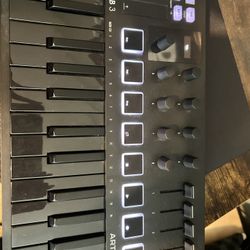 MiniLab 3 MIDI Controller (Arturia)