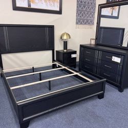 Cama Queen Nueva En Tienda, Se Puede Ofertar El Set También A Las Personas Interesadas 