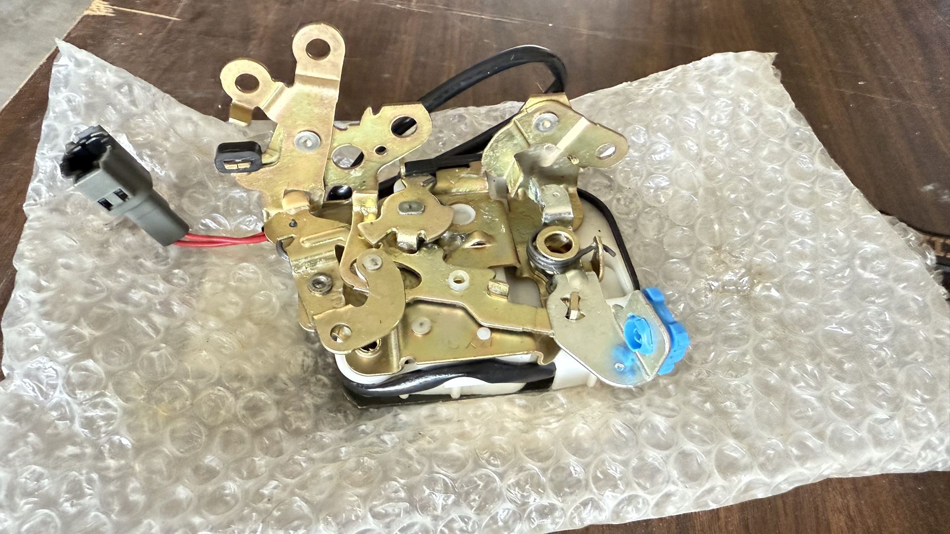 1989 240sx Hatchback S13 left driver side door lock latch