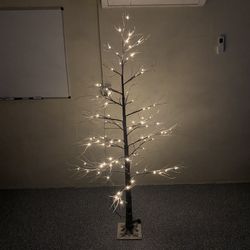 Plow & Hearth Medium Indoor/Outdoor Snowy Illuminated Tree, 6' Tall & 98 Lights