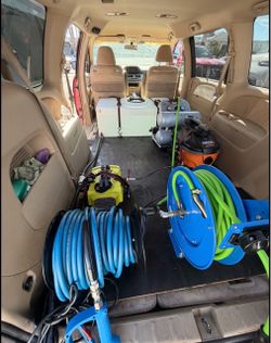 Mobile detailing equipment with wooden platform