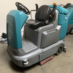 🧼 2019 Tennant T12 XP Ride-On Floor Scrubber 