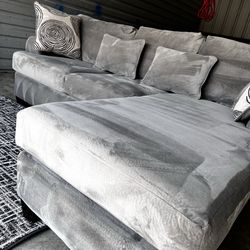 Small grey sectional sofa couch (DELIVERY AVAILABLE)