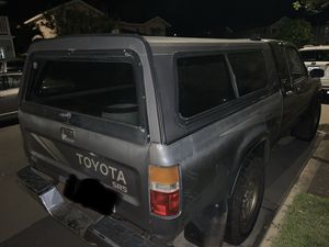 Photo 90s style Toyota pickup camper