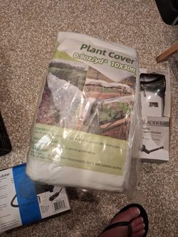 Plant Covers Freeze Protection 10 ft x 30 ft Floating Row Cover 0.9oz/yd² Garden Fabric Plant Cover for Winter Frost/Sun Pest Protection (10FT X 30FT)