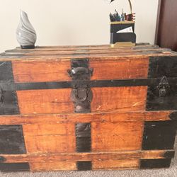 Vintage Wood Trunk / Storage Chest / Project Piece