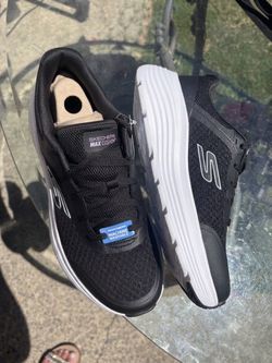 Brand New Size 8 women’s Skechers