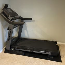 NordicTrack Commercial 2450