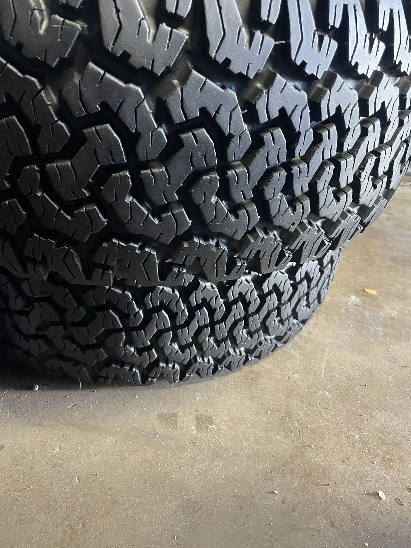 33x12.5 R15