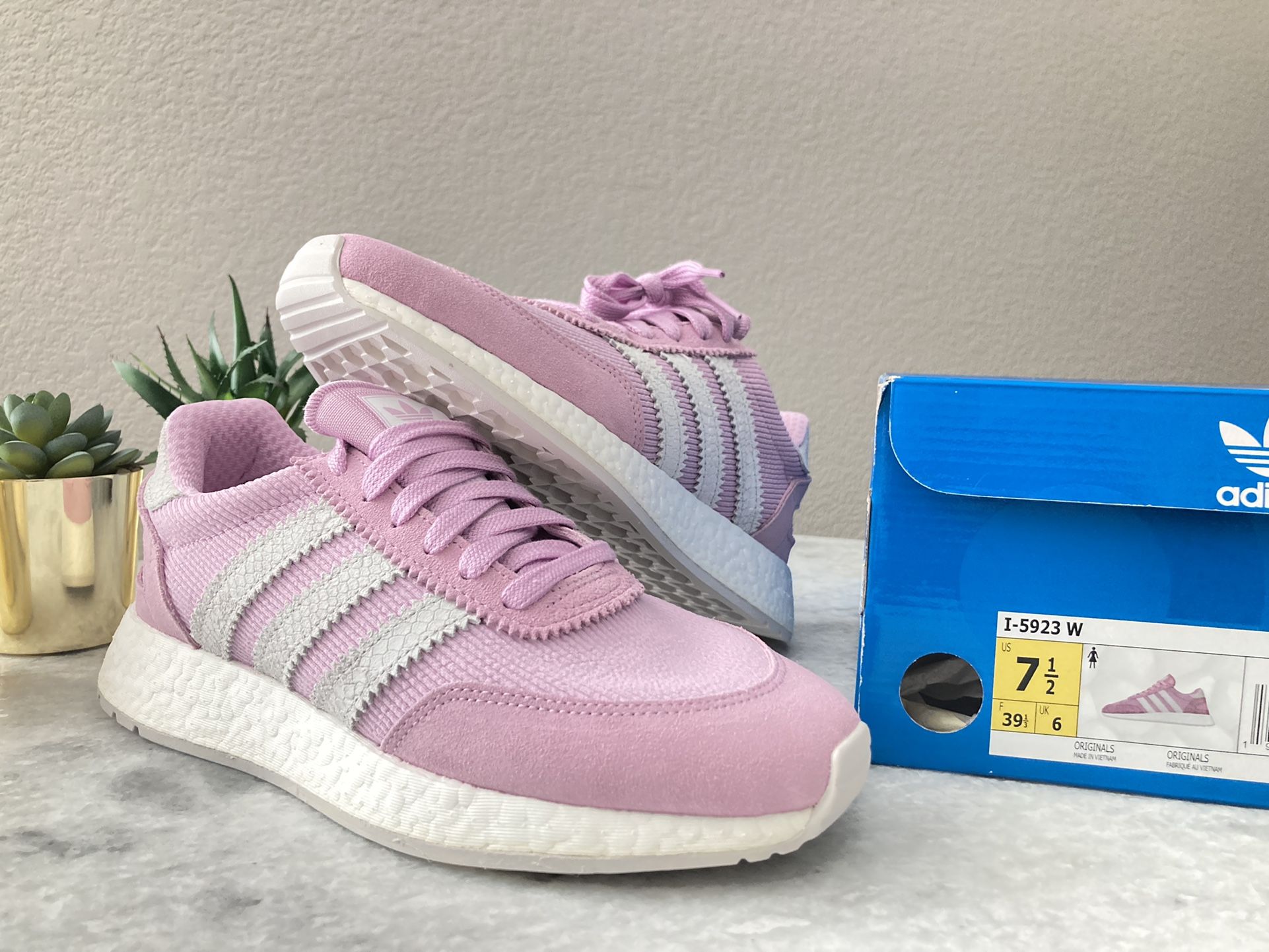 Brand New Dead Stock Adidas Sneakers Size Women's Pink/White I