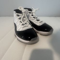 jordan retro 11, men’s size 7.5, no box good condition