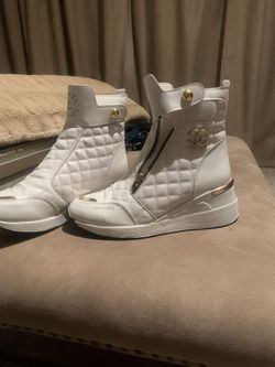 White And Cold Shoes 