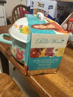 Martha Steward cooking Pan w Lid