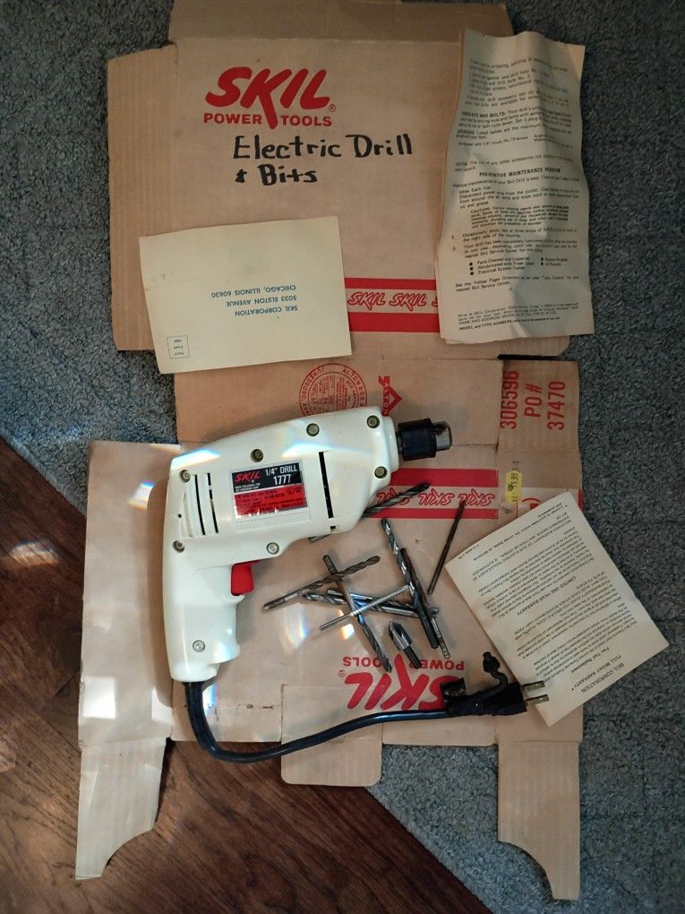 Vintage SKIL Drill with Bits