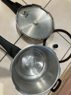 Bella pressure cooker 5Q aluminum 4 pc working
