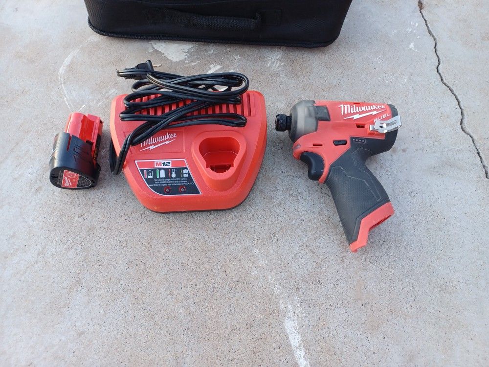 IMPACT DRILL MILWAUKEE