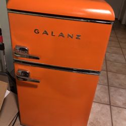 Mini Fridge With Freezer 