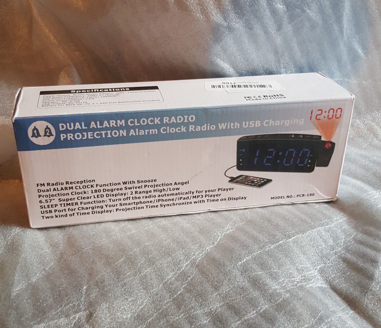 Dual alarm clock radio