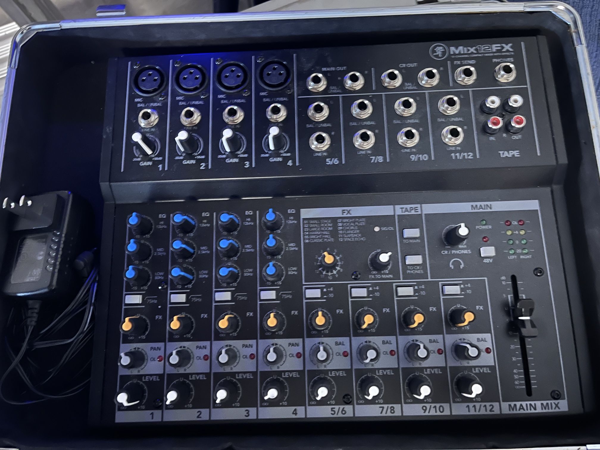 Mackie Mix12 fx mixer