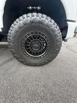 Toyo trials rt 37x12.50x18