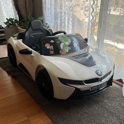 Kids BMW riding car