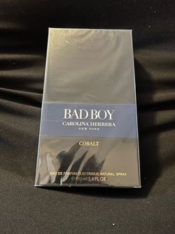 New Carolina Herrera Bad Boy Cobalt Eau de Parfum is a 100ml (3.4 fl oz) natural spray. This fragrance has a dark blue and black box with gold letteri