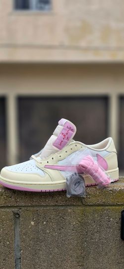 Jordan 1 Retro Low OG SP
Travis Scott