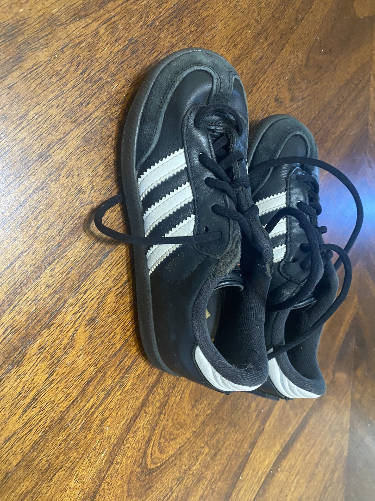 Boys Adidas Sambas 11.5