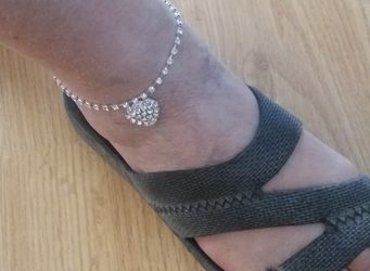 BEAUTIFUL HEART ANKLE BRACELET.