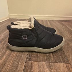 FREE: Winter Boots (Unisex) – Size 41
