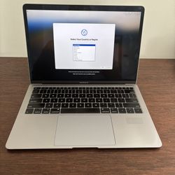 2019 APPLE MACBOOK AIR 13” 8GB, 1.6GHz INTEL i5 DUALCORE 256GB BATTERY Low Count Touch ID W/Charge