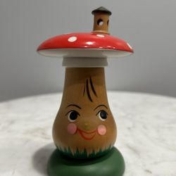 Vintage Erzgebirgische Handarbeit Wood Carved Mushroom Smoker/Incense Burner