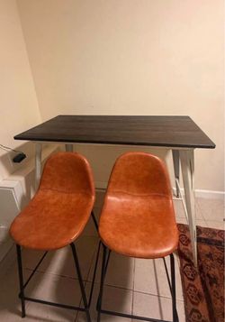 Oregon Counter Table with 2 Bar Stools