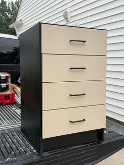 Modern 4-Drawer Dresser Chest