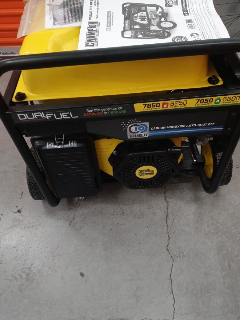 Champion Generator Gas Or Propane Dual Fuel Used 1 Time 6250 Running Watts 7850 Starting Watts