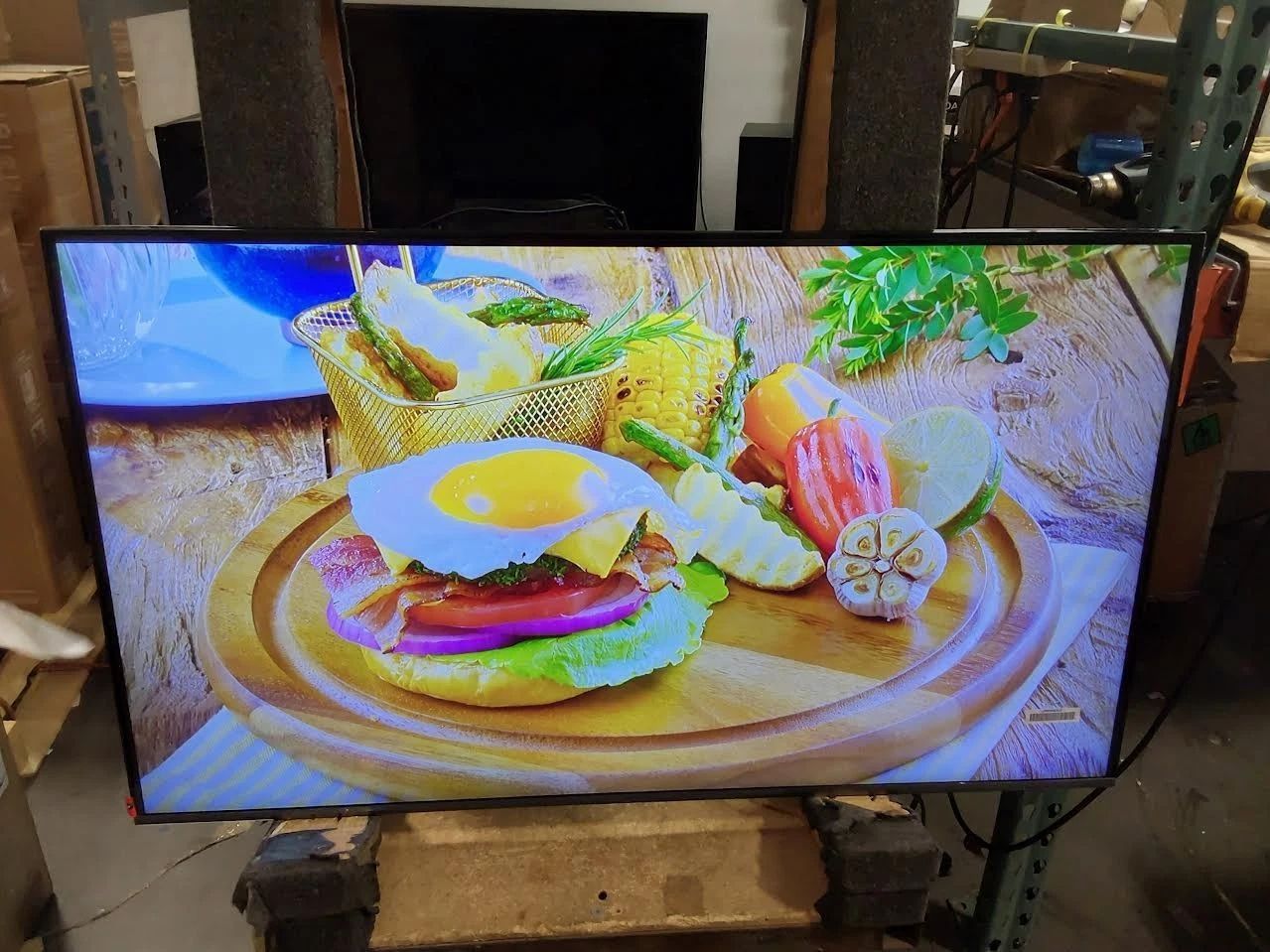 BCR176 - Samsung QN43Q60DAFXZA 43" Q60D QLED 4K Smart TV with Quantum HDR