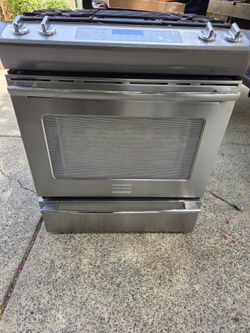 Frigidaire Stainless steel gas stove