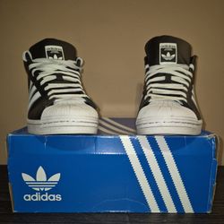 Adidas  - ( Sz 8 )