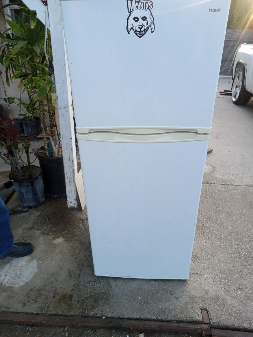 Good Working Refrigerator 100$ 2feet Wide 58tall