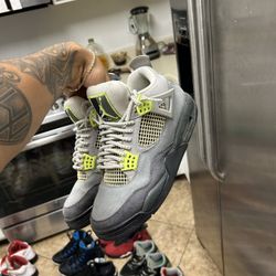 Jordan 4 Retro SE 'Neon 95'