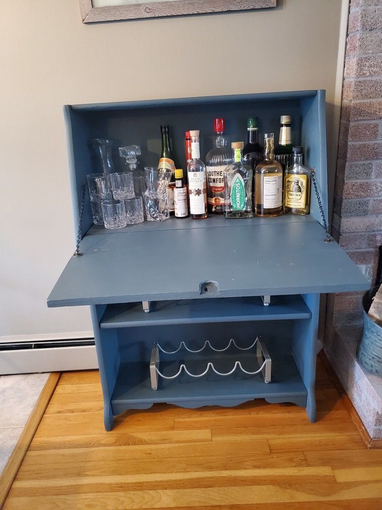 Liquor Cabinet/ Mini Bar