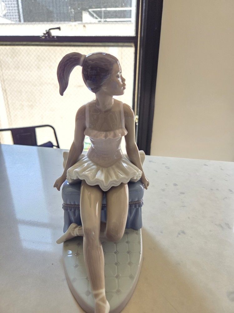 Lladro Porcelain Figurine
