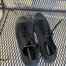 Men’s black converse