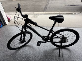 Black Giant Mountain Bike with Disc Brakes