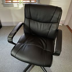 Padded Office Desk Chair with Armrests, Adjustable Height/Tilt, 360º Swivel, Black