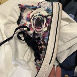 Rare Limited Edition Roses converse Like New