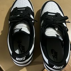 size US 9 Panda Dunks No box 