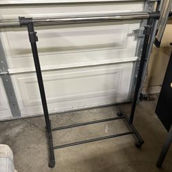 Adjustable Rolling Clothes Hanger 